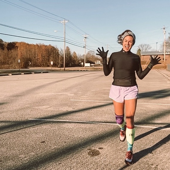 Meet your Posher, Lauren - Picture 2 of 2